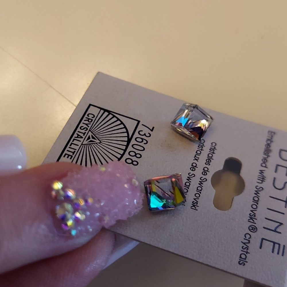 Nwt Irredecent Swarvoski Square Earrings - Picture 4 of 8